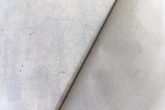 Лист обоев, который слезли с заштукатуренной стены квартира обрабатывая стену шкурки ремонта стоковые изображения rf Лист обоев, который слезли с заштукатуренной стены квартира обрабатывая стену шкурки ремонта стоковые изображения rf