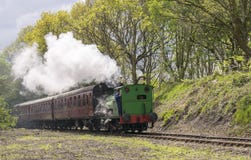 Локомотив поезда пара танка седловины вызвал Birkenhead 7386 в черной & белом на Elsecar, Barnsley, южном Йоркшире, 1-ое мая 2017 стоковое изображение Локомотив поезда пара танка седловины вызвал Birkenhead 7386 в черной & белом на Elsecar, Barnsley, южном Йоркшире, 1-ое мая 2017 стоковое изображение