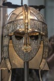 ЛОНДОН, АНГЛИЯ - 2-ОЕ АВГУСТА 2015: Церемониальный шлем от Sutton Hoo в великобританском музее в Лондоне, Англии стоковое изображение rf ЛОНДОН, АНГЛИЯ - 2-ОЕ АВГУСТА 2015: Церемониальный шлем от Sutton Hoo в великобританском музее в Лондоне, Англии стоковое изображение rf