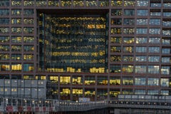 Лондон, Великобритания - 5-ое марта 2019: Взгляд ночи к офисному зданию Morgan Stanley на канереечном причале, районах доков Лонд стоковые фотографии rf Лондон, Великобритания - 5-ое марта 2019: Взгляд ночи к офисному зданию Morgan Stanley на канереечном причале, районах доков Лонд стоковые фотографии rf