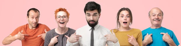 Люди смотря камеру указывая на их будучи удивлянными быть choosen стоковое изображение rf Люди смотря камеру указывая на их будучи удивлянными быть choosen стоковое изображение rf