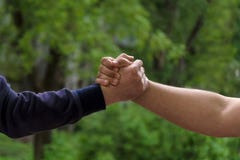 Люди трясут руки Handshaking бизнесменов после хорошего дела Концепция успешной встречи партнерства дела Удержание рук стоковые фотографии rf Люди трясут руки Handshaking бизнесменов после хорошего дела Концепция успешной встречи партнерства дела Удержание рук стоковые фотографии rf