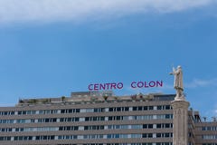 Мадрид, Испания - 21-ое мая 2019: Статуя Colombus перед двоеточием centro в Мадриде стоковое фото rf Мадрид, Испания - 21-ое мая 2019: Статуя Colombus перед двоеточием centro в Мадриде стоковое фото rf