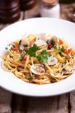 Макаронные изделия Linguine в соусе clams стоковая фотография Макаронные изделия Linguine в соусе clams стоковая фотография