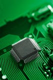 Макрос pcb монтажной платы радиотехнической схемы в зеленом цвете стоковое фото Макрос pcb монтажной платы радиотехнической схемы в зеленом цвете стоковое фото