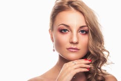 Маленькая девочка с красивым составом и русыми волосами Студия снятая на белой предпосылке стоковая фотография rf Маленькая девочка с красивым составом и русыми волосами Студия снятая на белой предпосылке стоковая фотография rf