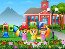 Маленький ребенок держа письмо ABC в школьном дворе иллюстрация штока Маленький ребенок держа письмо ABC в школьном дворе иллюстрация штока