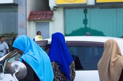 3 мальдивских женщины с покрашенным вероисповеданием вуали мусульманским стоковая фотография rf 3 мальдивских женщины с покрашенным вероисповеданием вуали мусульманским стоковая фотография rf