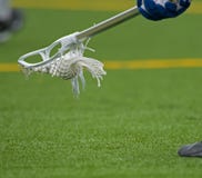 мальчики шарика смололи lacrosse стоковые фотографии rf мальчики шарика смололи lacrosse стоковые фотографии rf