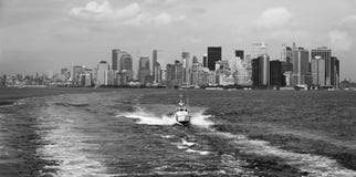 Манхэттен как осмотрено от парома острова Staten стоковая фотография Манхэттен как осмотрено от парома острова Staten стоковая фотография