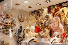 маска масленицы venetian Покупки улицы Известный сувенир итальянский рынок Италия Венеция стоковое изображение маска масленицы venetian Покупки улицы Известный сувенир итальянский рынок Италия Венеция стоковое изображение