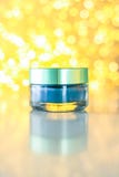 Маска сливк стороны красоты, роскошный moisturizing косметический продукт стоковое фото rf Маска сливк стороны красоты, роскошный moisturizing косметический продукт стоковое фото rf