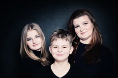 Мать и усмехаться детей стоковое фото Мать и усмехаться детей стоковое фото