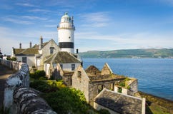 Маяк Cloch с другими домами в пункте Cloch - Inverclyde в Шотландии стоковые фото Маяк Cloch с другими домами в пункте Cloch - Inverclyde в Шотландии стоковые фото