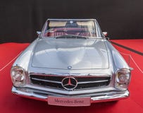 Мерседес Pagode 280SL - дизайн Exhib автомобилей и автомобиля концепции стоковое фото rf Мерседес Pagode 280SL - дизайн Exhib автомобилей и автомобиля концепции стоковое фото rf