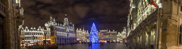 Место markt Grote на панораме определения Брюсселя Бельгии вечера рождества высокой стоковая фотография Место markt Grote на панораме определения Брюсселя Бельгии вечера рождества высокой стоковая фотография