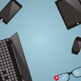 Место работы с приборами мультимедиа Компьтер-книжка, умные стекла, умные иллюстрация вектора Место работы с приборами мультимедиа Компьтер-книжка, умные стекла, умные иллюстрация вектора