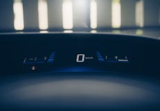 Метр скорости датчик который измеряет и дисплеи, символ дисплея приборной панели автомобиля Стоковое Фото Метр скорости датчик который измеряет и дисплеи, символ дисплея приборной панели автомобиля Стоковое Фото