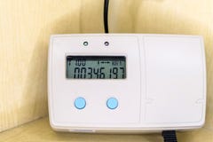 Метр электропитания удаленной электронной современной умной решетки жилой цифровой стоковое фото rf Метр электропитания удаленной электронной современной умной решетки жилой цифровой стоковое фото rf