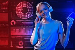Милая девушка слушая к музыке и танцуя пока ослабляющ стоковое изображение Милая девушка слушая к музыке и танцуя пока ослабляющ стоковое изображение