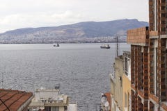 Минарет старой мечети masonry в Izmirside снял фасада неполного кирпичного здания стоковое фото Минарет старой мечети masonry в Izmirside снял фасада неполного кирпичного здания стоковое фото