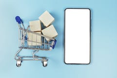 Мини корзина с картонными коробками Смартфон для целей модель-макета изолированных на белой предпосылке стоковая фотография Мини корзина с картонными коробками Смартфон для целей модель-макета изолированных на белой предпосылке стоковая фотография