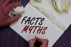 Мифы фактов текста сочинительства слова Концепция дела для работы основанной на воображении вернее чем на человеке разнице в дейс стоковая фотография rf Мифы фактов текста сочинительства слова Концепция дела для работы основанной на воображении вернее чем на человеке разнице в дейс стоковая фотография rf