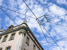 Много проводов пересечены в небо стоковые изображения rf Много проводов пересечены в небо стоковые изображения rf