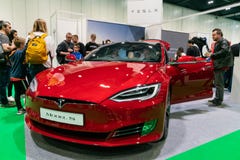 Модель s Tesla на мотор-шоу 2019 Лондона стоковые изображения rf Модель s Tesla на мотор-шоу 2019 Лондона стоковые изображения rf