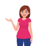 Молодая женщина показывая руку для представлять что-то бесплатная иллюстрация Молодая женщина показывая руку для представлять что-то бесплатная иллюстрация