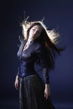 Молодая привлекательная женщина с длинными волосами как ведьма Брюнет Femme, мистический стиль фантазии стоковое фото Молодая привлекательная женщина с длинными волосами как ведьма Брюнет Femme, мистический стиль фантазии стоковое фото