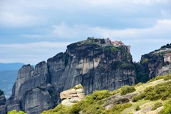 Монастырь Meteora, эффектный ландшафт с зданиями на t Стоковое Изображение RF Монастырь Meteora, эффектный ландшафт с зданиями на t Стоковое Изображение RF