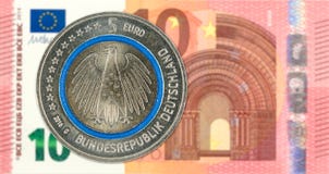 5 монеток евро против obverse банкноты евро 10 стоковое фото 5 монеток евро против obverse банкноты евро 10 стоковое фото