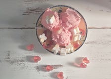 Мороженое клубники стоковые изображения rf Мороженое клубники стоковые изображения rf