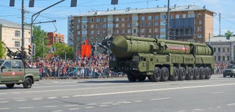 МОСКВА, 9-ОЕ МАЯ 2018: Парад праздника великой победы русского военного транспортного средства: ракетный комплекс RS-24 Yars зени Стоковые Фотографии RF МОСКВА, 9-ОЕ МАЯ 2018: Парад праздника великой победы русского военного транспортного средства: ракетный комплекс RS-24 Yars зени Стоковые Фотографии RF
