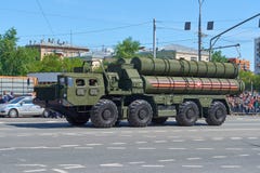 МОСКВА, 9-ОЕ МАЯ 2018: Парад праздника великой победы русского военного транспортного средства: анти- триумф ракетного комплекса Стоковая Фотография МОСКВА, 9-ОЕ МАЯ 2018: Парад праздника великой победы русского военного транспортного средства: анти- триумф ракетного комплекса Стоковая Фотография