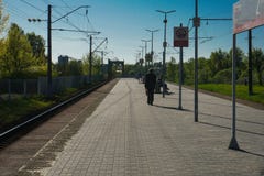 Москва, Россия - вокзал, ждать поезд для того чтобы самонавести, окраины Москвы стоковое фото rf Москва, Россия - вокзал, ждать поезд для того чтобы самонавести, окраины Москвы стоковое фото rf