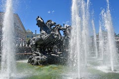 Москва, Россия, 2-ое июля 2018 Русская сцена: скульптурное ` состава ` 4 сезонов в саде Alexandrovsky в Москве в общем Стоковое фото RF Москва, Россия, 2-ое июля 2018 Русская сцена: скульптурное ` состава ` 4 сезонов в саде Alexandrovsky в Москве в общем Стоковое фото RF