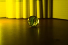 Мраморы с фотоснимком запаса предпосылки книг стоковые изображения rf Мраморы с фотоснимком запаса предпосылки книг стоковые изображения rf