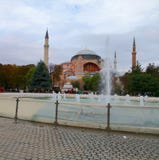 Музей Hagia Sophia с фонтаном в квадрате 2 Ahmed султана стоковые фотографии rf Музей Hagia Sophia с фонтаном в квадрате 2 Ahmed султана стоковые фотографии rf