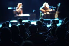 Музыканты на этапе и серия публики стоковые изображения rf Музыканты на этапе и серия публики стоковые изображения rf