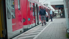 Мюнхен Bayern, Германия, Европа - 2-ое июля Общественный транспорт 2018 железных дорог Мюнхен Bayern, Германия, Европа - 2-ое июля Общественный транспорт 2018 железных дорог
