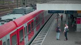 Мюнхен Bayern, Германия, Европа - 2-ое июля Общественный транспорт 2018 железных дорог Мюнхен Bayern, Германия, Европа - 2-ое июля Общественный транспорт 2018 железных дорог