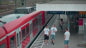 Мюнхен Bayern, Германия, Европа - 2-ое июля Общественный транспорт 2018 железных дорог Мюнхен Bayern, Германия, Европа - 2-ое июля Общественный транспорт 2018 железных дорог