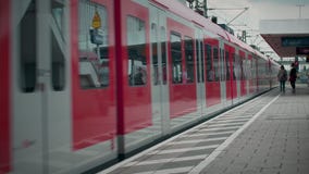 Мюнхен Bayern, Германия, Европа - 2-ое июля Общественный транспорт 2018 железных дорог Мюнхен Bayern, Германия, Европа - 2-ое июля Общественный транспорт 2018 железных дорог