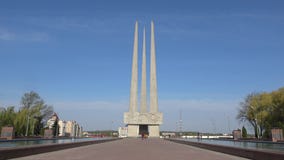 На мемориальном комплексе „3 штифта „, могут утро Витебск, Беларусь На мемориальном комплексе „3 штифта „, могут утро Витебск, Беларусь
