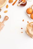 Набор деталей кухни для печь сладкие продукты муки Мука, яйца и другие ингредиенты Взгляд сверху скопируйте космос стоковые изображения rf Набор деталей кухни для печь сладкие продукты муки Мука, яйца и другие ингредиенты Взгляд сверху скопируйте космос стоковые изображения rf