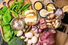 Натуральные продучты и ингридиенты содержа селен, диетическое волокно и минералы, концепцию здорового питания стоковые фото Натуральные продучты и ингридиенты содержа селен, диетическое волокно и минералы, концепцию здорового питания стоковые фото