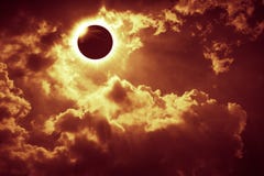 Научное естественное явление Полное солнечное затмение с диамантом Стоковые Изображения RF Научное естественное явление Полное солнечное затмение с диамантом Стоковые Изображения RF