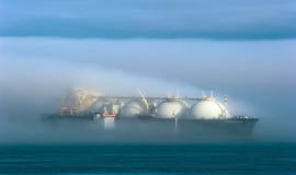 Находка Россия - 28-ое июля 2017: RN-полярис топливозаправщика приниманнсяый за bunkering прогресс энергии Долгота-топливозаправщ стоковая фотография Находка Россия - 28-ое июля 2017: RN-полярис топливозаправщика приниманнсяый за bunkering прогресс энергии Долгота-топливозаправщ стоковая фотография